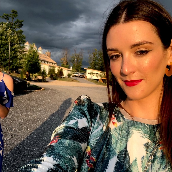 Meet your Posher, Laura - Picture 1 of 1